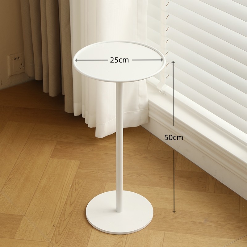 Blanc, taille moyenne, hauteur 50.