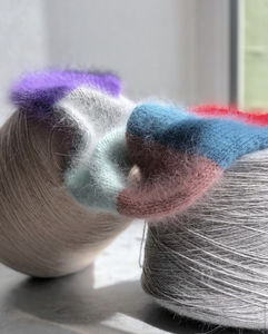 핫 세일 500g 3500m 롱 헤어 밍크 울 팬시 원사, 자수 편직 재봉용 60 앙고라 혼방 화려한 염색 재생 원사 재고 러시아 - Product Image 5