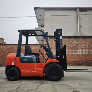 Chariot élévateur diesel d'occasion à vendre, chariots élévateurs d'occasion d'origine japonaise à moteur à combustion interne, chariot élévateur Toyota FD30 3 tonnes à vendre - Product Image 3