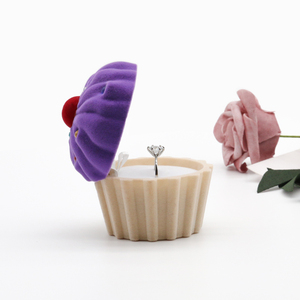 Boîte à bijoux en velours gâteau sophistiqué personnalisé avec emballage de bijoux floqué et belle boîte cadeau - Product Image 3