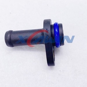 Conector de Manguera de Refrigerante Porsche 94810636201 con Brida para Reemplazo Automotriz - Product Image 1