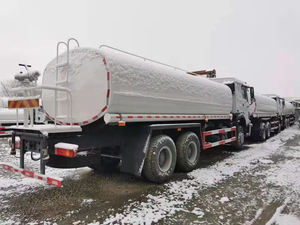 Camión Cisterna para Aceite de Palma HOWO 8x4 Nuevo de 400HP y 30T con Capacidad para Tanque de Combustible - Product Image 4