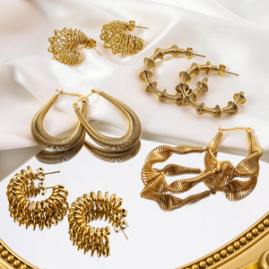 Conjuntos de Joyería de Diseñador de Moda, Collar, Aretes y Brazalete de Acero Inoxidable, Lujoso Juego de <span class=keywords><strong>3</strong></span> Piezas para Mujer - Product Image 4
