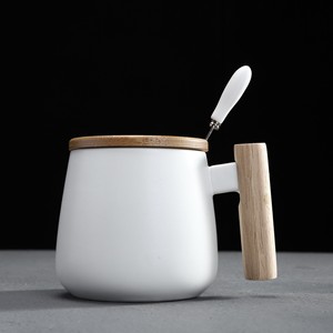Tasse en céramique mate avec couvercle et poignée en bois et cuillère spécifique tasse à thé et lait <span class=keywords><strong>noir</strong></span> blanc tasse nordique Logo <span class=keywords><strong>personnalisé</strong></span> - Product Image 3