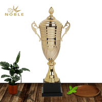 Coupe de trophée de football Champion Sports en métal