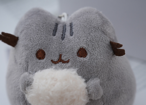 Portachiavi Peluche Gatto <span class=keywords><strong>Pusheen</strong></span> 12cm, Mascotte Cartoon <span class=keywords><strong>Pusheen</strong></span>, Animali di Peluche Morbidi, Ciondolo Decorativo per Regali ai Bambini - Product Image 5