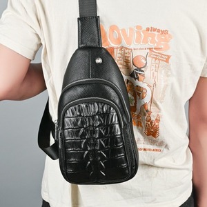 Sac de poitrine en cuir véritable pour homme, motif crocodile noir, tendance, usage quotidien - Product Image 1