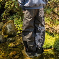 Jean en denim brut brodé personnalisé motif poisson Koi japonais pour homme, motif vague sur la poche arrière, coupe large et baggy, streetwear ODM
