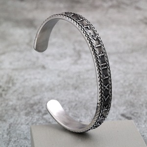 Bracelet pour homme Yunnique en argent tibétain rétro nordique avec runes vikings, design ouvert en forme de C, bijou cadeau - Product Image 1