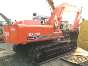 Excavadora de Orugas Hitachi EX200 Usada en Japón, Modelo 2010, Pasadores Ajustados, Cilindros Fuertes, Motor Listo para Trabajos de Construcción Pesada - Product Image 2