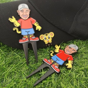Herramienta Divot de Golf con forma de tigre de dibujos animados modernos, horquilla de bola de Zinc de aleación de un cuerpo, reparación verde eficiente de níquel negro abastecido de fábrica - Product Image 3
