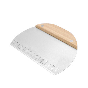 Grattoir à pâte en acier inoxydable avec manche en bois et échelle, grattoir de cuisine multi-formes, découpeur ondulé pour la pâtisserie et la découpe de légumes - Product Image 2