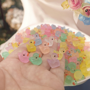 Patitos de Resina Pequeños al por Mayor, Figuras Clásicas de Patos Mini, Colores Surtidos y Patitos que Brillan en la Oscuridad, Adornos para Micropaisajes - Product Image 3
