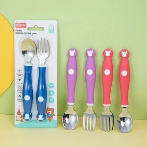 Personalización al por mayor de cuchara de bebé de acero inoxidable disponible en raspado de puré de fruta herramientas auxiliares cuchara que se puede doblar - Product Image 2