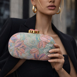 Sac de soirée élégant pour femme, tendance, en jacquard uni, avec chaîne et fermoir à clip, portable pour les fêtes - Product Image 2