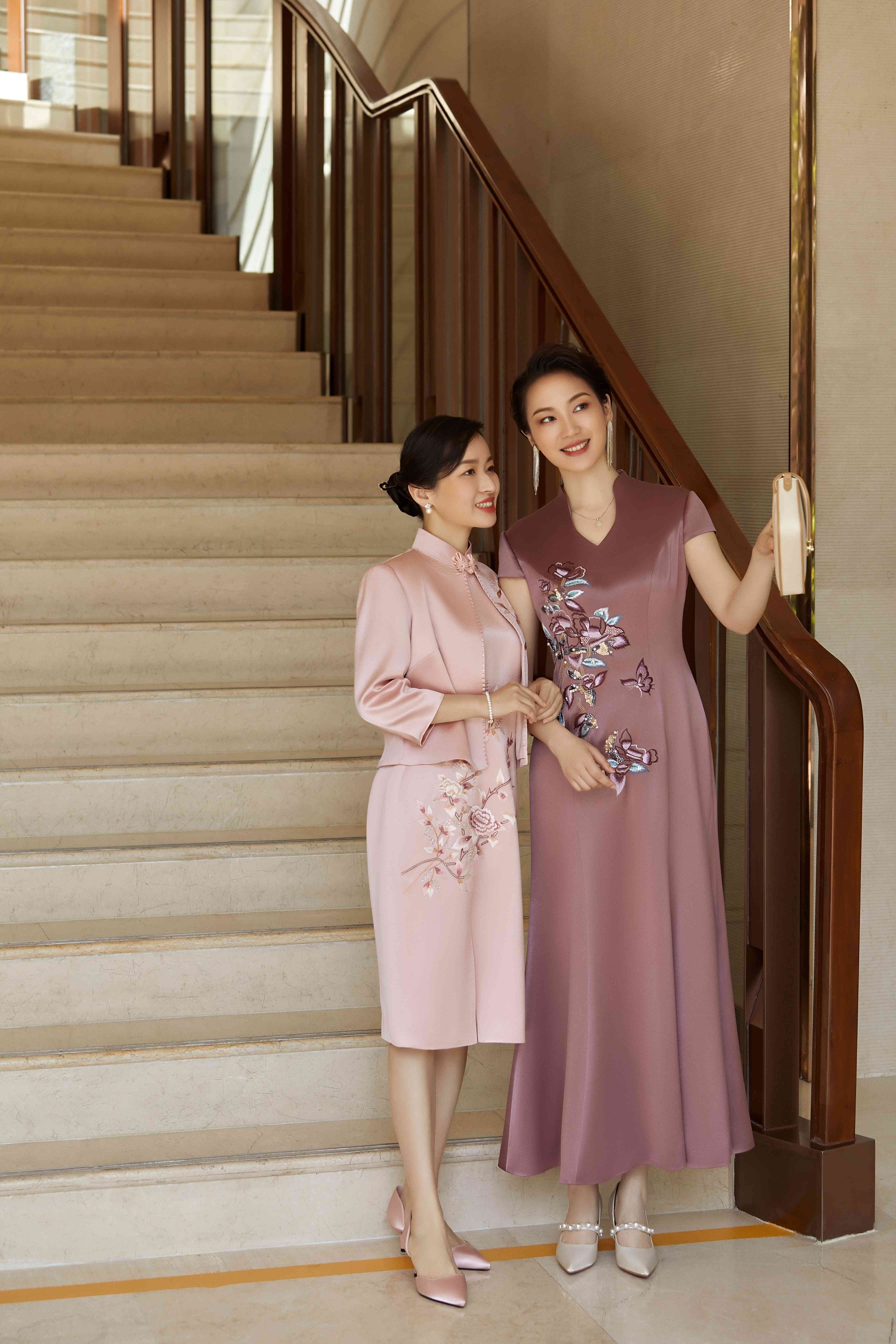 chinese fitted dress Black Short Qi Pao: Modern Chinese Style Dress for Summer