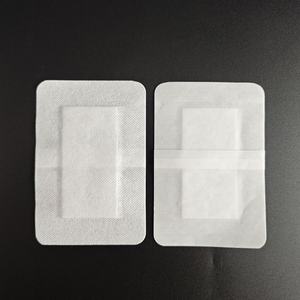 Pansement chirurgical auto-adhésif en tissu non tissé doux avec tampon absorbant non adhérent pour soins post-opératoires - Product Image 5