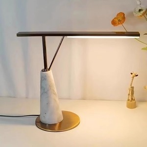 Lampe de table en marbre avec source de lumière LED et interrupteur pour chambre à coucher, bureau ou table d'étude - Product Image 2