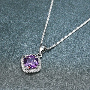 Collana con Ciondolo Quadrato per Donne, Semplice Accessorio Quotidiano per Uso Professionale, Catena per Clavicola - Product Image 4