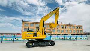 Excavadora Usada Komatsu PC220, Potente Máquina de Movimiento de Tierras para Proyectos de Carreteras, Minería e Infraestructura - Product Image 4