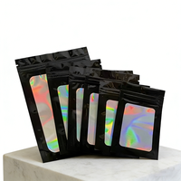 Pochette verticale noire mate personnalisée, avec fenêtre holographique et fermeture éclair refermable à haute barrière pour la vente au détail haut de gamme