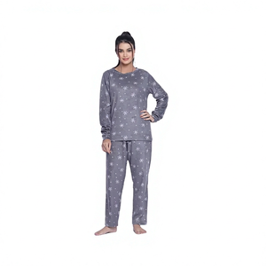 Conjunto de Pijama de Franela para Mujer, 2 Piezas, Manga Larga, Estampado de Copos de Nieve Grises, Ropa de Dormir Cálida para Invierno, Lavable a Máquina - Product Image 1