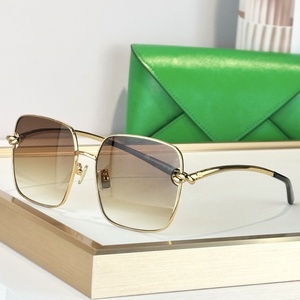 Luxury Designer Polarized <b>Gradient</b> Lenses <b>Sunglasses</b> High Quality UV400 Titanium Frame Protective for Women and Men Party Travel - Product Image 5