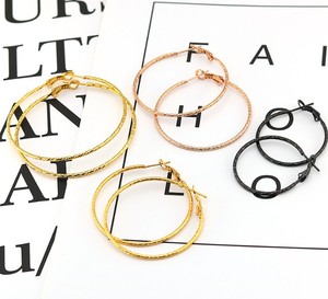 Boucles <span class=keywords><strong>d</strong></span>'oreilles créoles bohèmes en acier inoxydable doré, motif moleté large, vente en gros pour l'anniversaire des femmes - Product Image 6