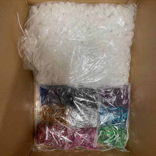 Clear bottle + clear flip cap + mix color clip, no-assembled