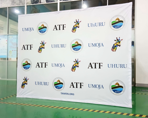 Grafismos Personalizados Impresos para Ferias Comerciales y Exposiciones, Banner Curvo y Recto para Stand de Exhibición, Fondo de Pared Publicitaria de Tela - Product Image 5