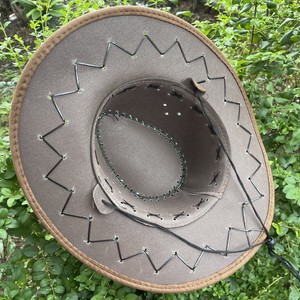 Chapeau <span class=keywords><strong>de</strong></span> <span class=keywords><strong>cowboy</strong></span> rétro occidental unisexe ajustable en gros pour adulte, chapeau <span class=keywords><strong>de</strong></span> soleil personnalisé en daim à large bord, chapeau d'été pour l'extérieur et la randonnée - Product Image 6