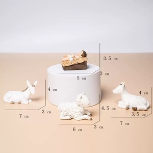 Vente en gros de nouvelles décorations de noël personnalisées résine jésus naissance cheval creux scène Anime maison artisanat ornements de bureau pour - Product Image 4