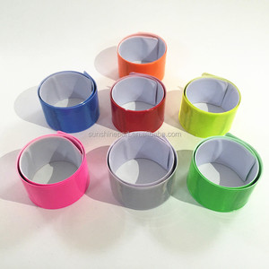 Tùy chỉnh PVC thể thao <span class=keywords><strong>Slap</strong></span> Snap phản quang có thể thu vào băng Vòng đeo tay dây đeo cổ tay cho an toàn - Product Image 1