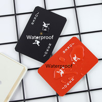 Jeu de cartes de jeu de poker en plastique PVC étanche noir avec impression de logo personnalisé personnalisé en vrac
