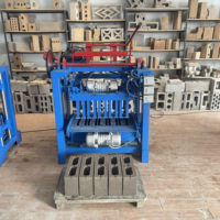 Convient pour l'atelier de production de blocs, type 4-35, fabrication de briques semi-automatique pour la construction routière, le pavage des cours et les murs de clôture.