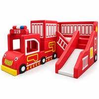 Aire de jeux commerciale pour enfants sur le thème de la caserne de pompiers avec toboggan, escalier et tunnel de ramassage pour maternelle et garderie