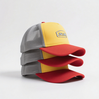 Op maat gemaakte logo's, groothandel bedrukte en geborduurde 5-delige tweekleurige mesh petten, baseballcaps en trucker caps voor heren en dames