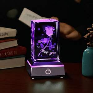 クリスタルキューブブロックLEDライトベース付きクリスタル3dレーザー結婚式の贈り物 - Product Image 5