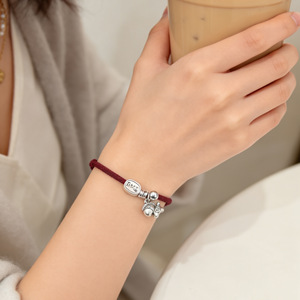Pulsera de Hilo Rojo con Dije de Caballo en Plata de Ley 999, Joyería para Uso Diario de Mujer - Product Image 5