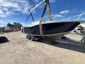 Nouveau bateau de pêche en aluminium soudé de 7,5 m (25 pieds) – Moteur haute vitesse pour la navigation en mer et en rivière, bateau de luxe avec cabine pour le tourisme et les sports nautiques – À vendre - Product Image 1