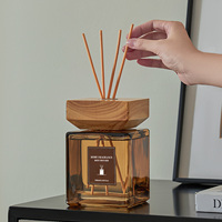 Diffuseur de roseaux de parfum personnalisé avec bâtonnets de bambou naturel pour chambres d'hôtel et suites de luxe