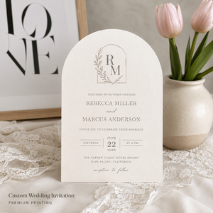 Invito Matrimoniale Boho Minimalista Personalizzato, Forma ad Arco Senza Tempo con Iniziali Personalizzate e <span class=keywords><strong>Tipografia</strong></span> Elegante - Product Image 4