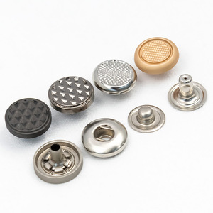 กระดุมแป๊กสี่เหลี่ยมโลหะผสมสังกะสีลายโลโก้สั่งทำสำหรับเสื้อผ้าผู้ชายและเครื่องประดับเสื้อผ้า - Product Image 6