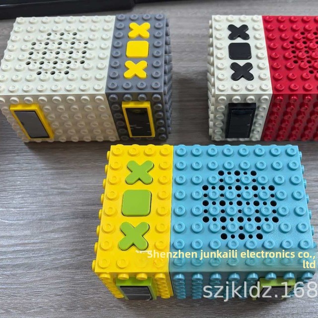 Hoe Sell V5.0 Bluetooth mini Speaker Built-in Microphone High-quality Sound Mini-sized Playful Creative Decorative Piece Gift