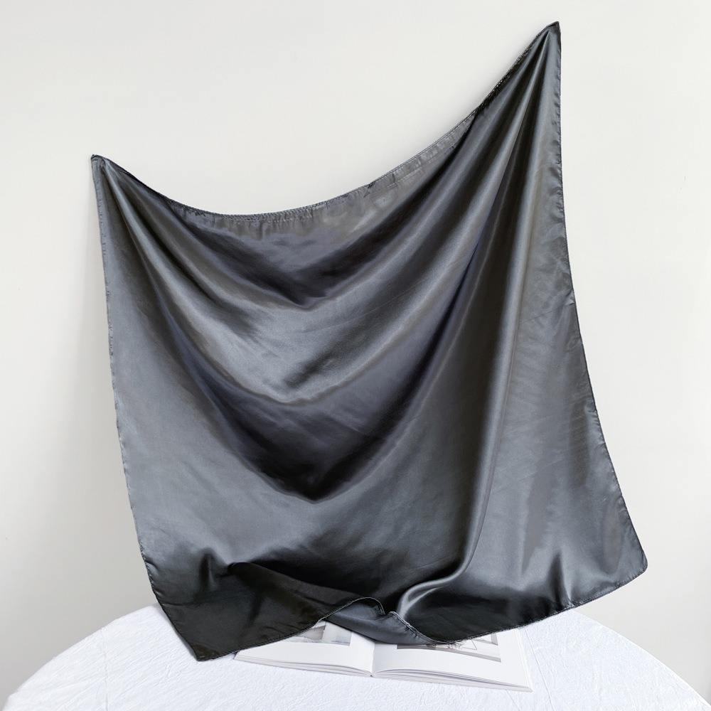 สีเทาเข้ม