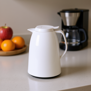 Jarra de Plástico Aislada al Vacío Mambo Quick Tip de 1L con Tapa, Aislamiento Térmico de 12-24 Horas, Blanco Brillante - Product Image 3