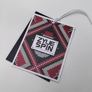 Etiqueta Colgante Personalizada con Patrón Tejido Retro para Ropa, con Doble Capa y Logotipo en Relieve - Product Image 1