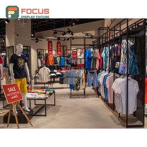 Présentoir professionnel en métal chromé pour magasin de détail, service de conception de présentoirs pour chaînes de magasins de vêtements - Product Image 3