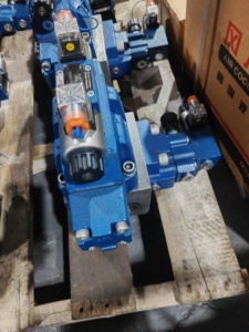 Katup Kontrol Arah Hidrolik 700 bar 4 Jalur 3 Posisi Katup Solenoid dengan Aliran 5 Gpm Port 1/2 inci Garansi 1 Tahun - Product Image 3