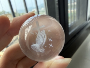 Sürücü koruyucu aziz Hristiyan hediye, güneş enerjili dönen kristal küre araba aroma difüzörü çok kokulu konsol hava temizleyici - Product Image 6